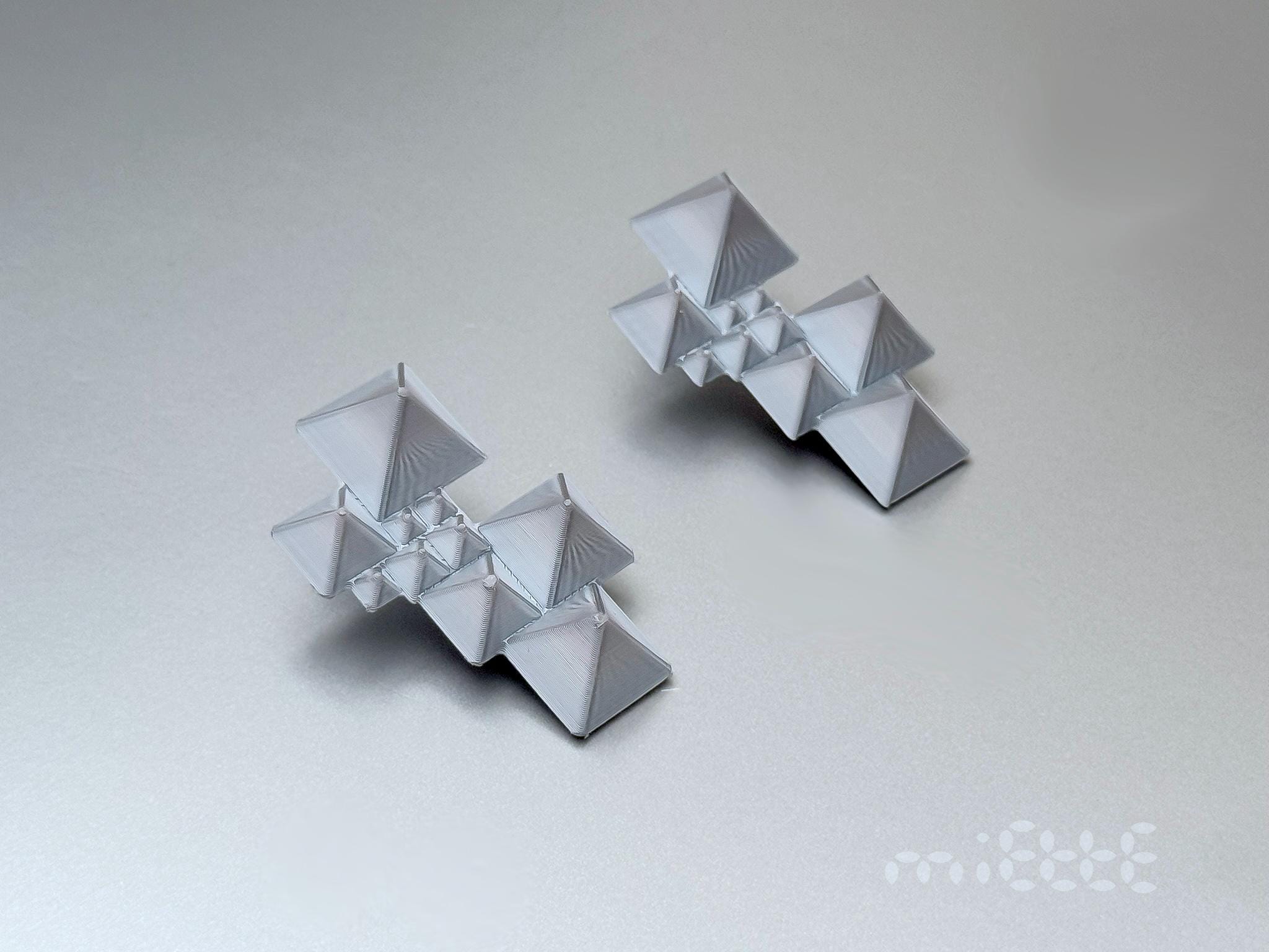 Boucle d’oreille « Ferrite » - handmade PLA bioplastic earrings - Miette jewelry