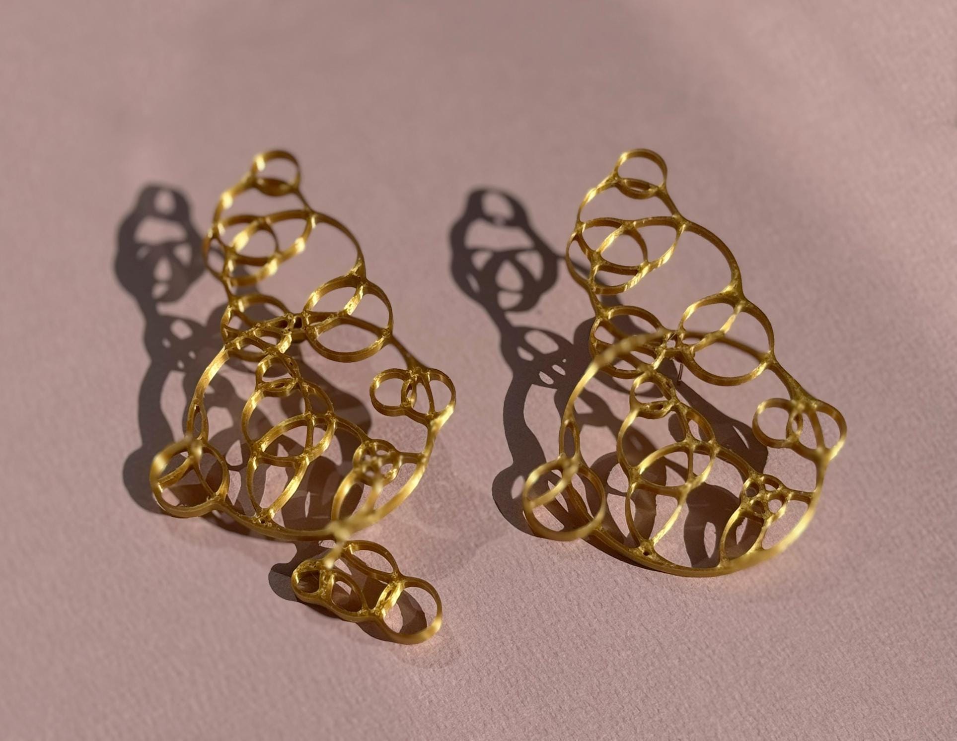 Bijoux d'oreille linéaires  "Bubbles" - handmade PLA bioplastic earrings - Miette jewelry