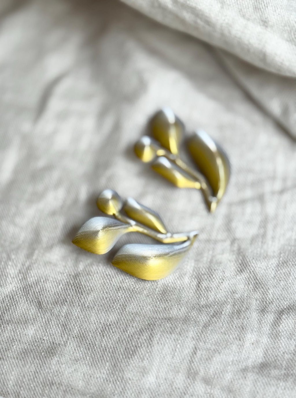 Pivoine Peony iridescent silver and gold