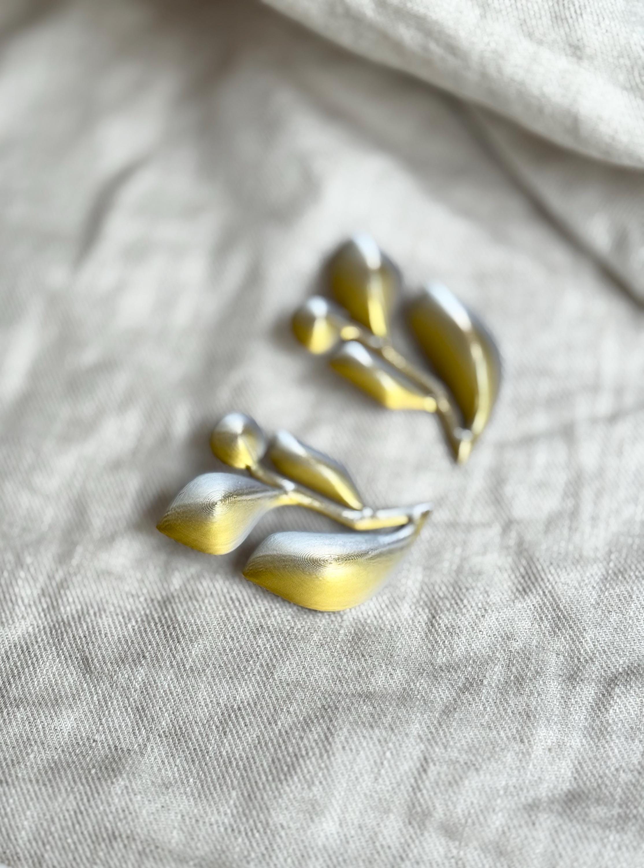 Pivoine Peony iridescent silver and gold