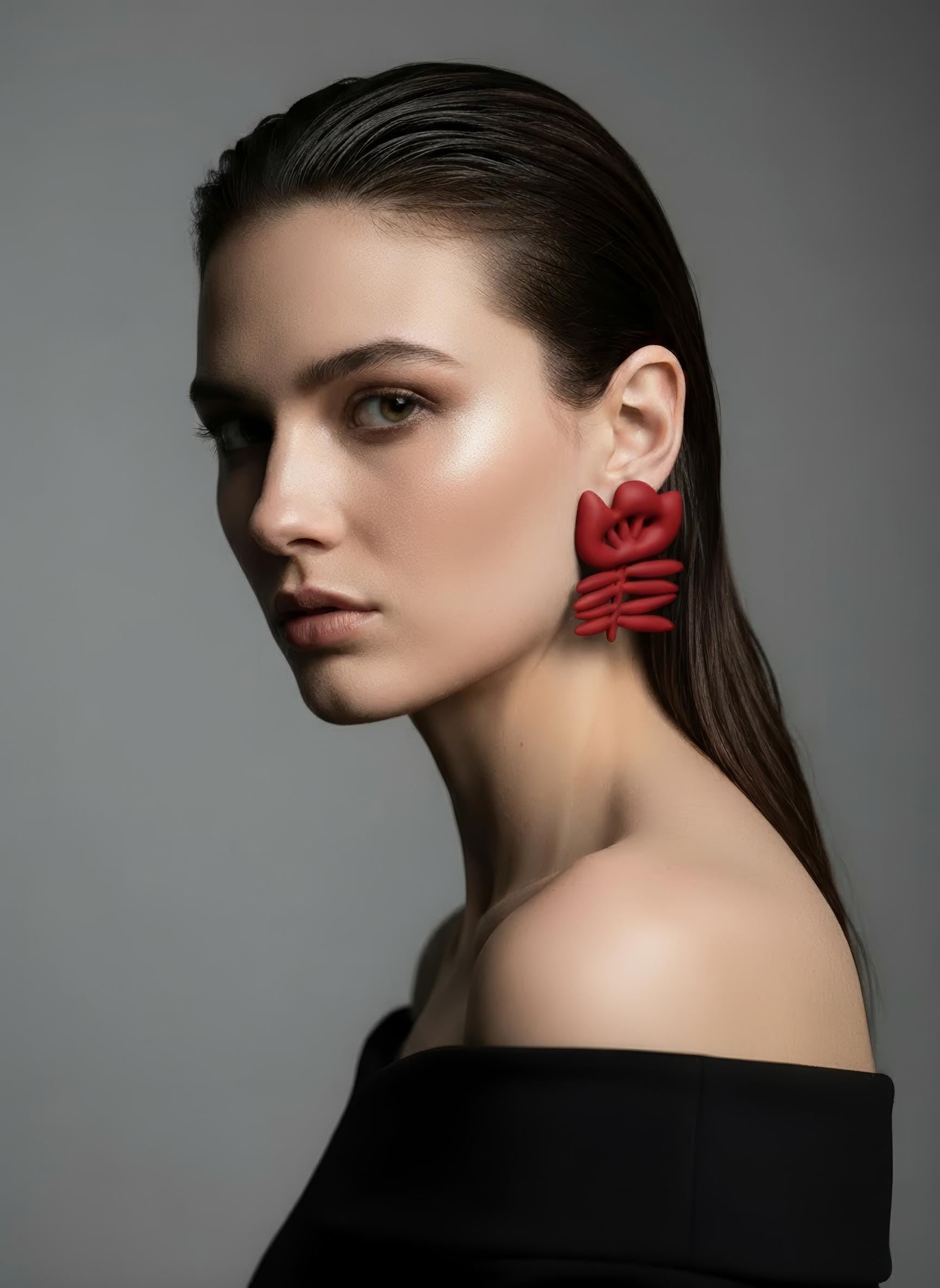 miette Les boucles rouge cerise Fleur sur un modele