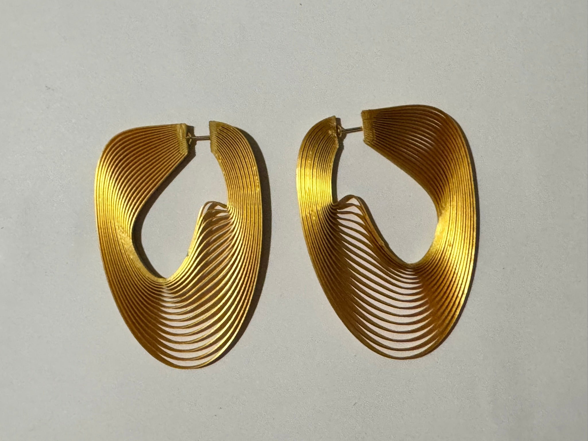 Gold art optique eco-friendly earrings