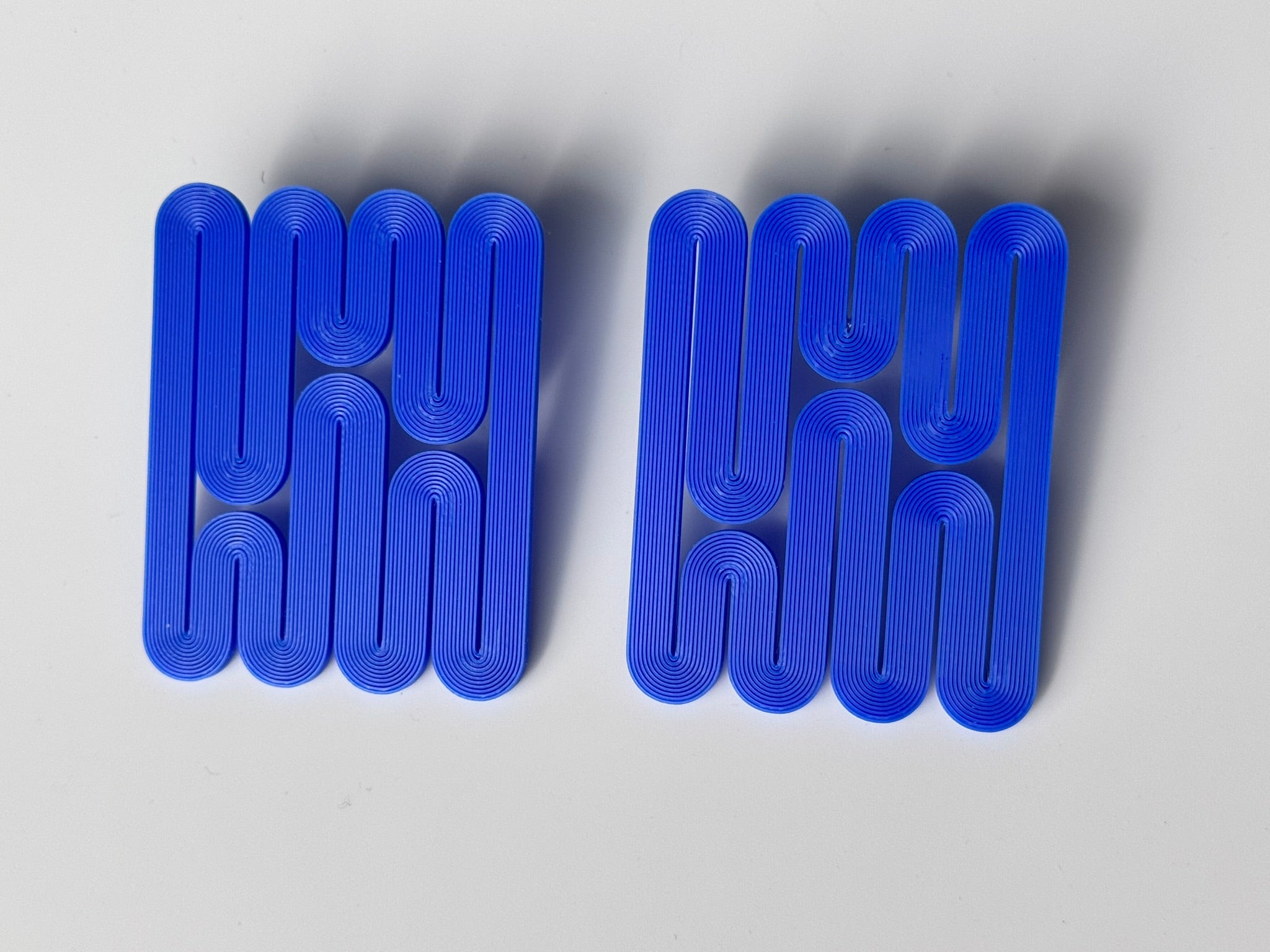 miette art earrings NENE linear blue color light weight iridescent