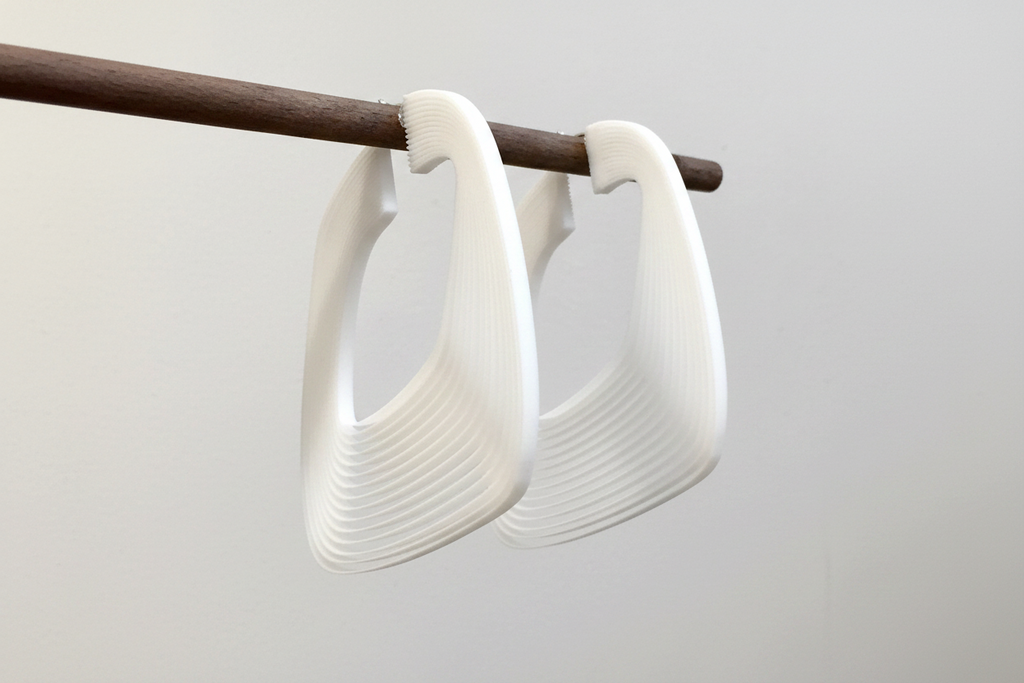 Créoles légères blanches miette en bioplastique 