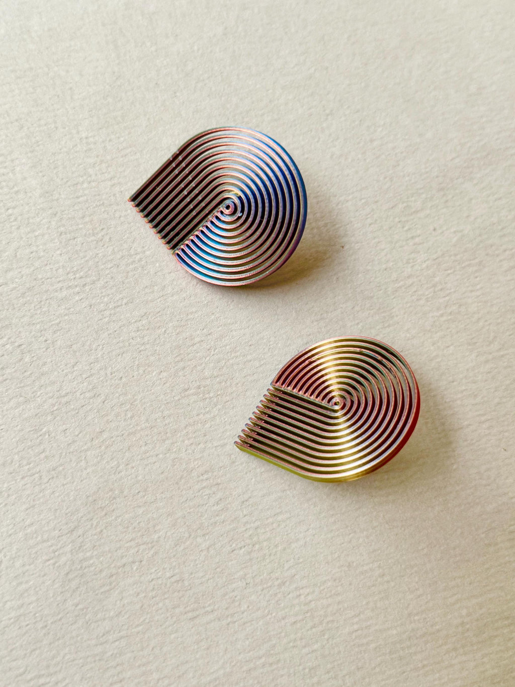 iridescent earings blue-gold-red