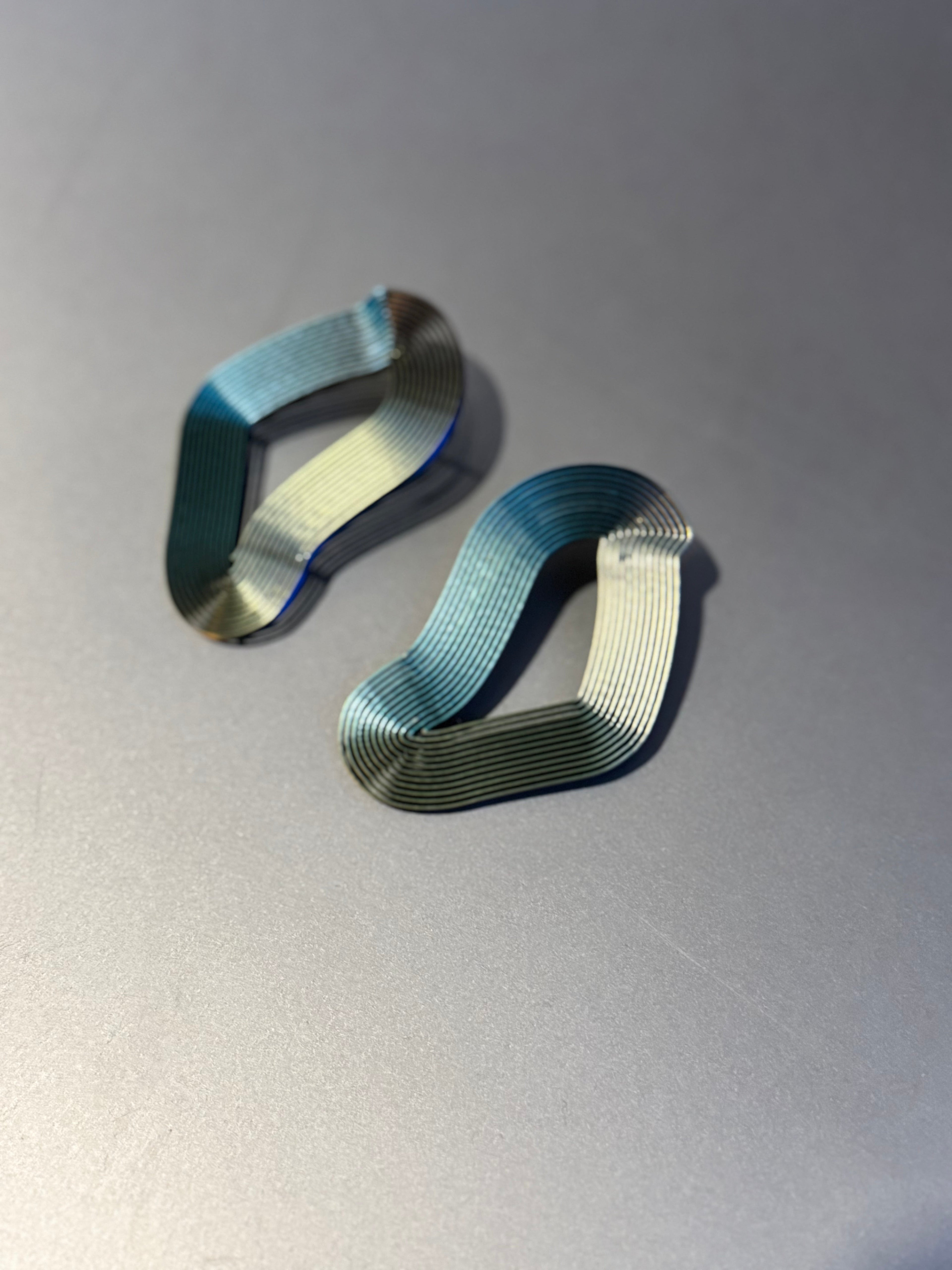 linear earrings miette lisght-weight